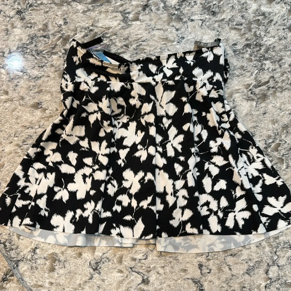 NWT Swim Solutions Floral Flyaway Tankini Top Black White Size 10